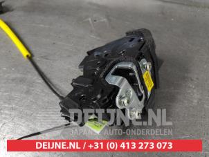 Kia Stonic Front door lock mechanism 4-door, right O664187 photo 2