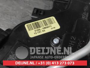Kia Stonic Front door lock mechanism 4-door, right O664187 photo 3