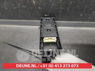 Toyota Yaris Multi-functional window switch O664238 photo 2