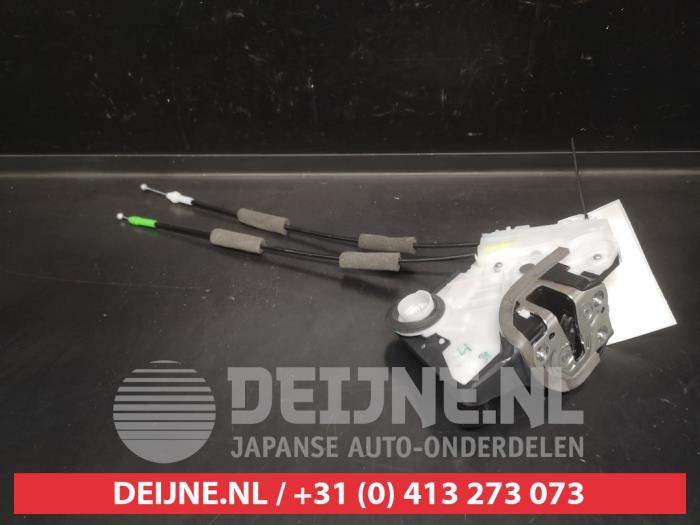 Toyota Yaris Door lock mechanism 4-door, front left O664241