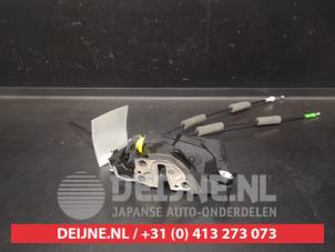 Toyota Yaris Door lock mechanism 4-door, front left O664241 photo 2