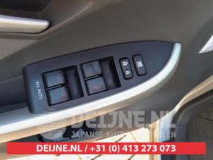 Toyota Prius Multi-functional window switch O664527 photo 3