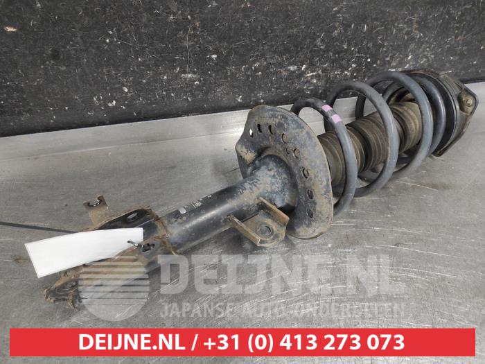 Nissan Qashqai Stoßdämpferstrebe links vorne O664586