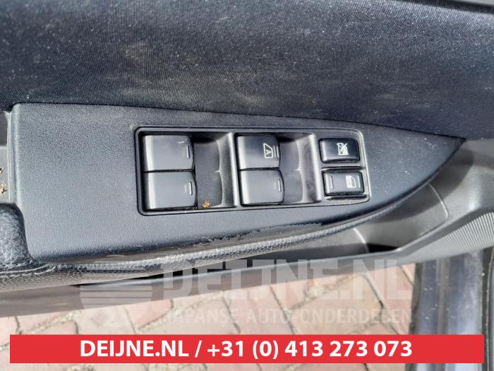 Subaru Legacy Combischakelaar ramen O664845