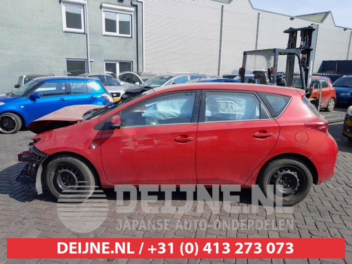 Toyota Auris Portierruit 4Deurs links-achter O664935