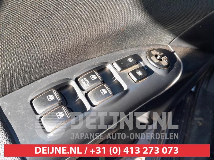 Kia Sportage Multi-functional window switch O665041