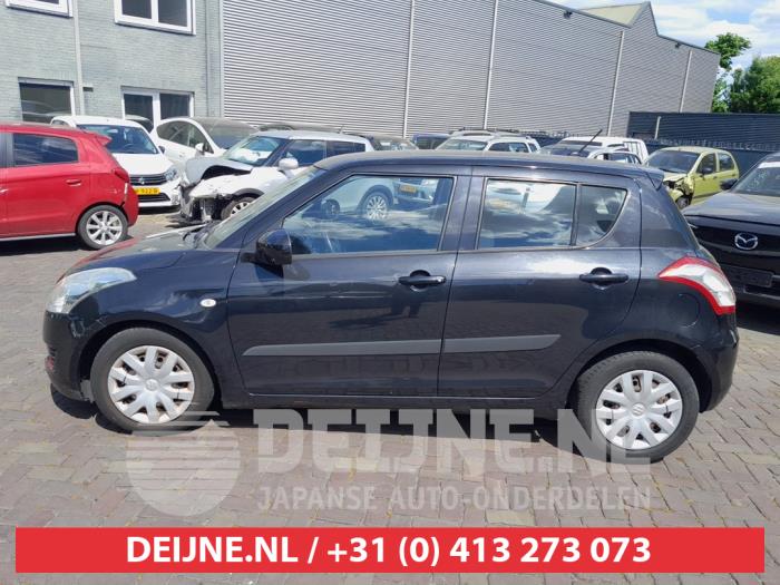 Suzuki Swift Portierruit 4Deurs links-voor O665081