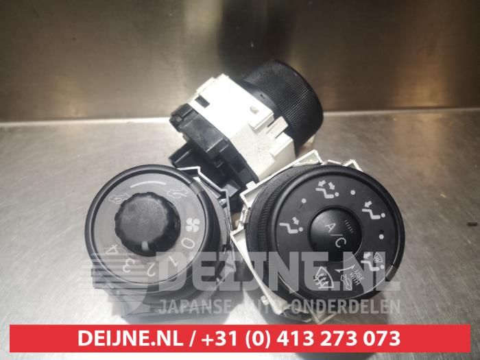 Toyota IQ Kachel Bedieningspaneel O306386
