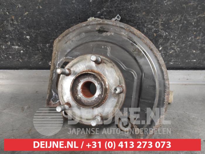 Nissan Pulsar Achsschenkel rechts vorne O665303