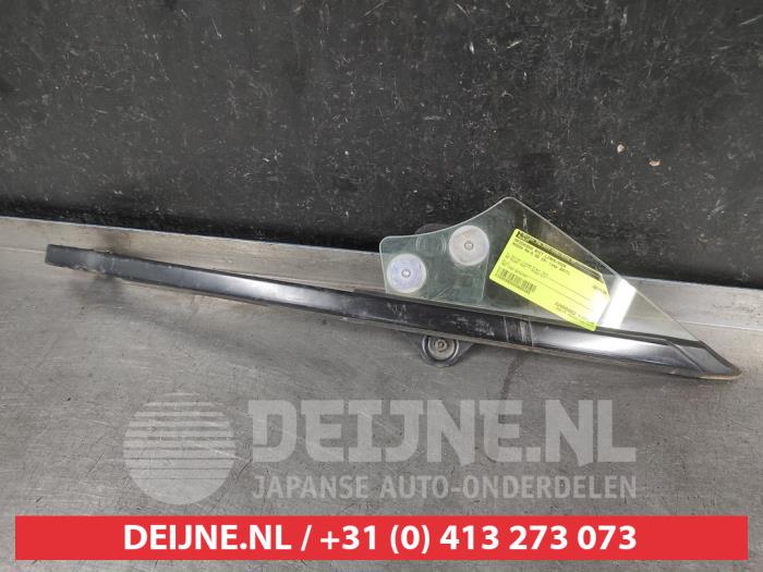 Mazda MX-5 Driehoeks Ruit links-voor O665385