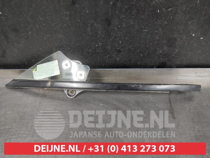 Mazda MX-5 Driehoeks Ruit rechts-voor O665386