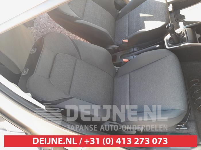 Suzuki Swift Stoel rechts O665571