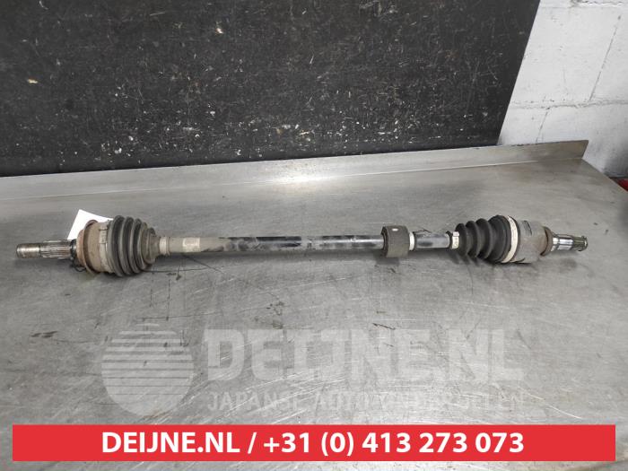 Toyota Yaris Front drive shaft, right O665841