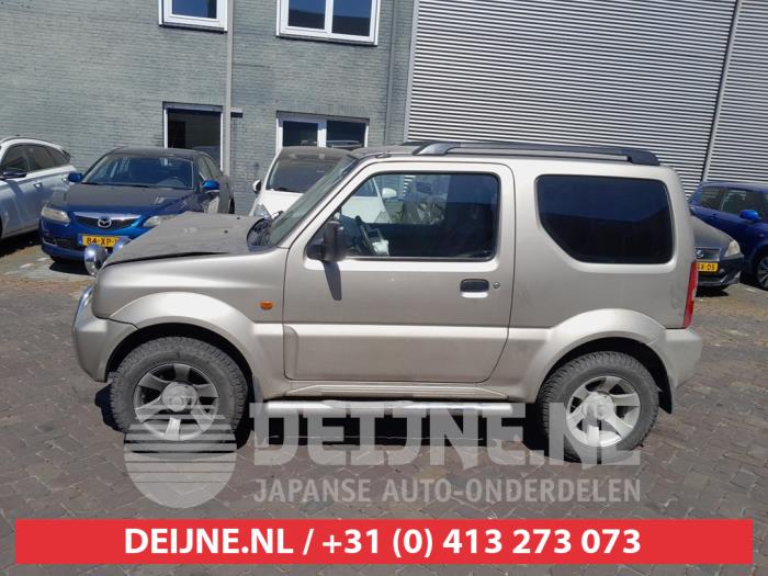 Suzuki Jimny Tür 2-türig links O666182