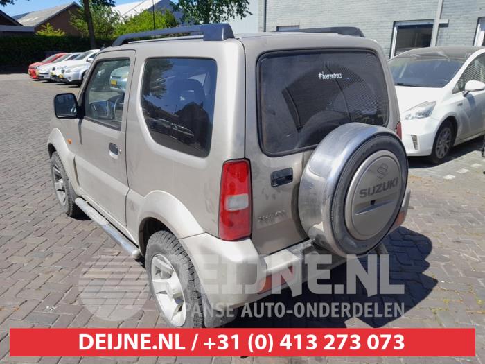 Suzuki Jimny Rücklicht links O666188