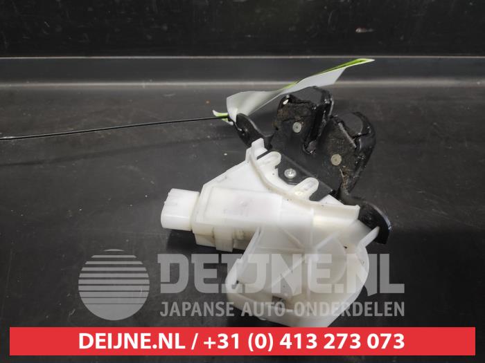 Toyota Verso-S Slotmechaniek Achterklep O666212