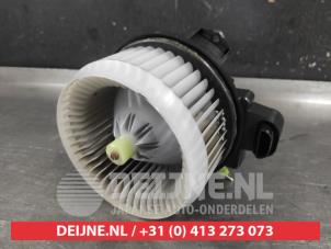 Toyota Rav-4 Kachel Ventilatiemotor O666233 foto 2