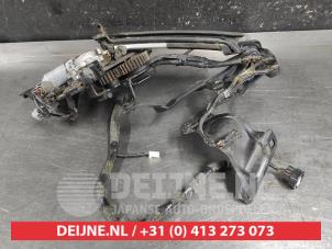 Gebruikte Cabriodak scharnier Mazda MX-5 (ND) 2.0 SkyActiv G-160 16V Prijs € 150,00 Margeregeling aangeboden door V.Deijne Jap.Auto-onderdelen BV