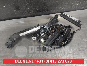 Gebruikte Cabriodak scharnier Mazda MX-5 (ND) 2.0 SkyActiv G-160 16V Prijs € 150,00 Margeregeling aangeboden door V.Deijne Jap.Auto-onderdelen BV