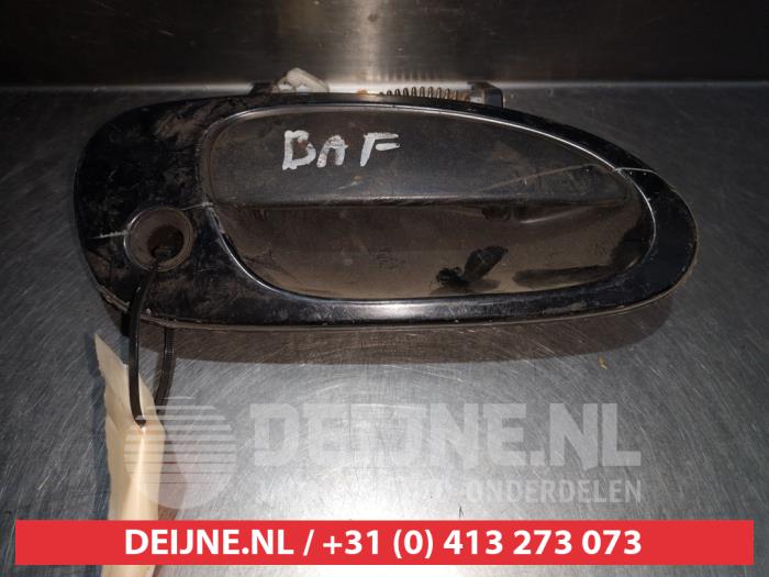 Mazda 323F Türgriff 4-türig rechts vorne O277472