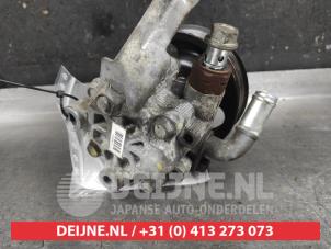 Stuurpomp van een Toyota Avensis Wagon (T25/B1E) 2.0 16V VVT-i D4 2007