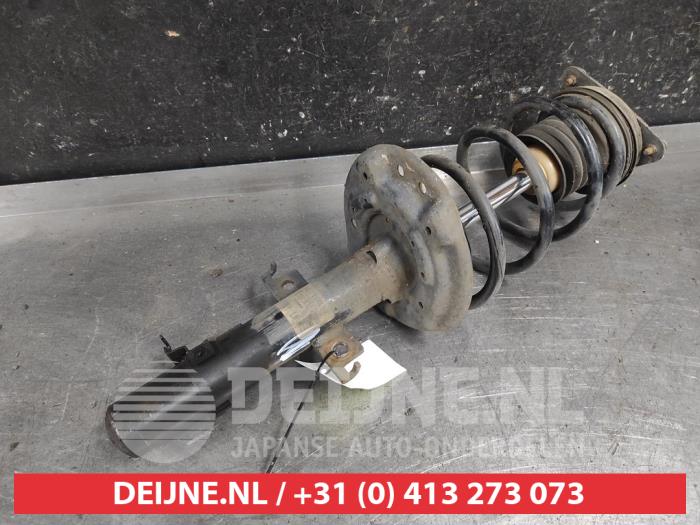 Nissan Qashqai Stoßdämpferstrebe links vorne O666805