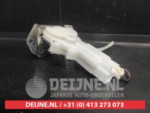Suzuki Swift Tailgate lock mechanism O666843 photo 2