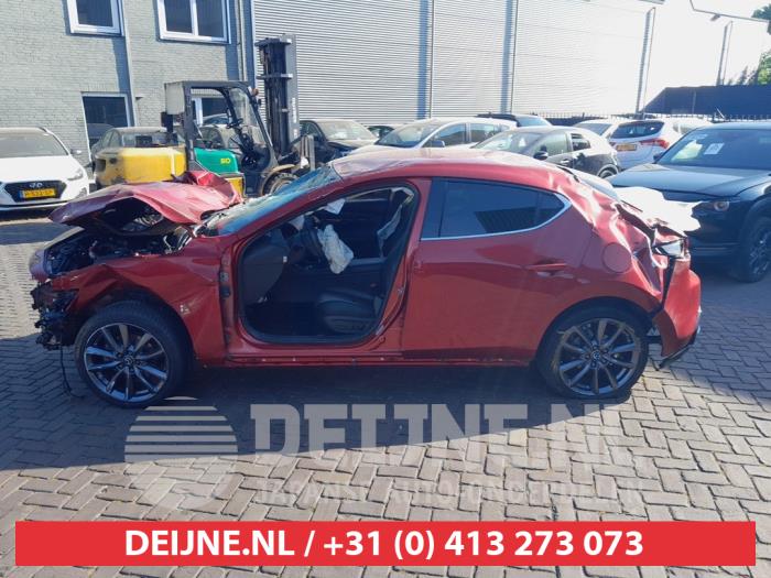 Mazda 3 Rear door window 4-door, left O666861
