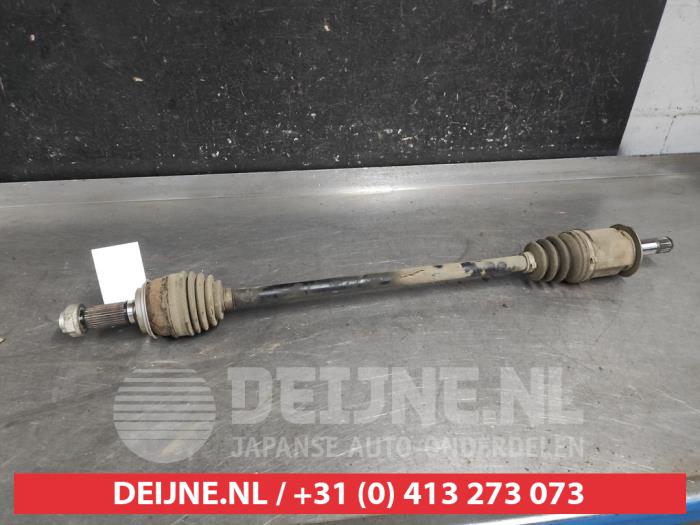Gebruikte Aandrijfas rechts-achter Honda CR-V (RE/RM) 2.0 16V Prijs € 50,00 Margeregeling aangeboden door V.Deijne Jap.Auto-onderdelen BV