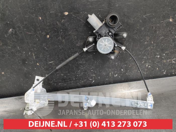 Toyota Yaris Rear door window mechanism 4-door, left O666910