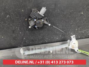 Toyota Yaris Rear door window mechanism 4-door, left O666910 photo 2