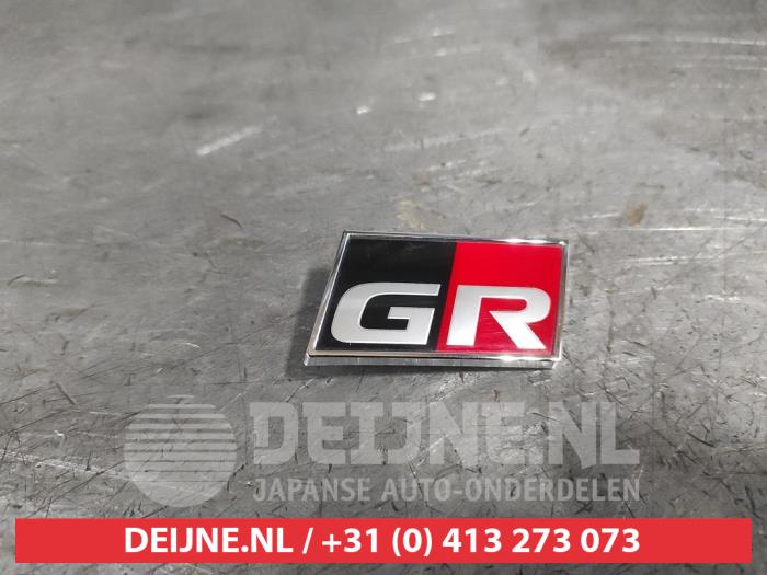 Toyota Yaris Embleem O667001