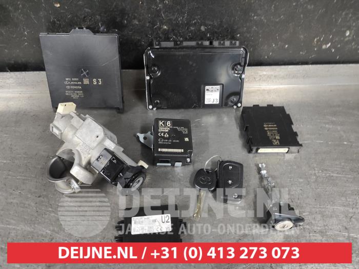 Toyota Yaris Engine management computer O667323