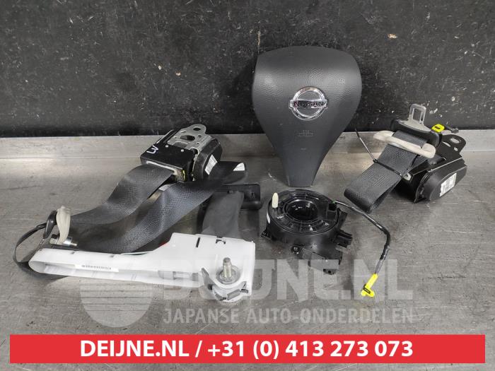Nissan Pulsar Vollzähligkeit Airbags O667425