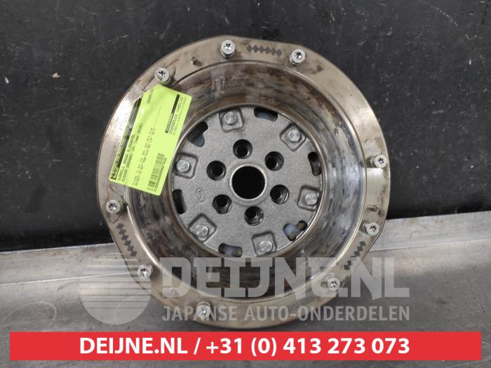 Gebruikte Vliegwiel dubbele massa Nissan Qashqai (J11) 1.6 DIG-T 163 16V Prijs op aanvraag aangeboden door V.Deijne Jap.Auto-onderdelen BV