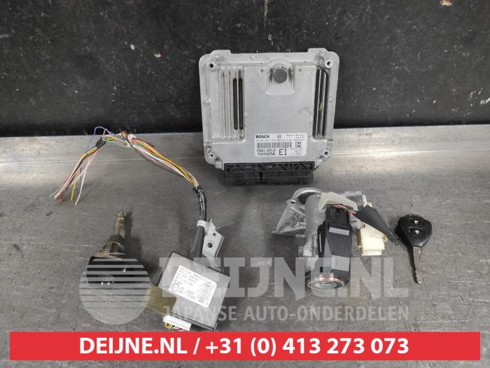 Toyota Auris Kontaktslot+Sleutel O667439