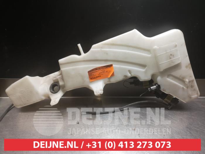 Nissan Navara Ruitensproeiertank voor O340533