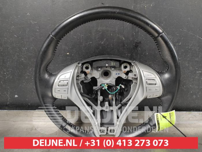 Nissan Pulsar Steering wheel O667749