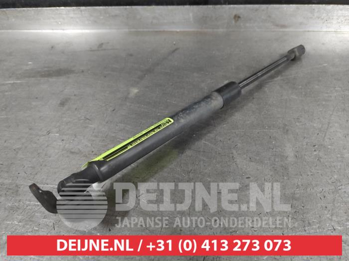 Kia Ceed Gasdemper links-achter O667875
