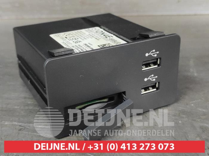 Mazda MX-30 AUX / USB-Anschluss O668199