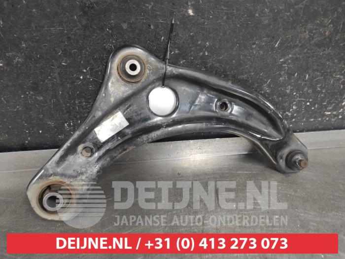 Nissan Micra Querlenker unten rechts vorne O668311