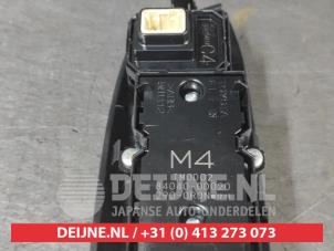 Toyota Yaris Multi-functional window switch O668322 photo 2