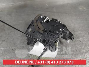 Nissan Micra Front door lock mechanism 4-door, right O668491 photo 2