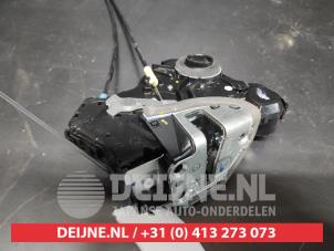 Toyota Verso Front door lock mechanism 4-door, right O668634 photo 2