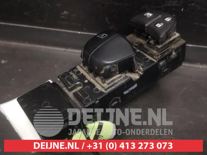 Nissan Navara Multi-functional window switch O668670