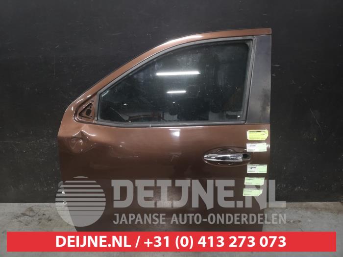 Nissan Navara Portier 4Deurs links-voor O668671