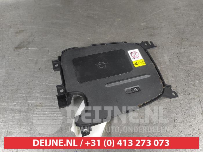 Toyota Yaris Draadloze oplader O669019