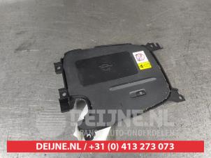 Gebruikte Draadloze oplader Toyota Yaris IV (P21/PA1/PH1) 1.5 12V VVT-i Prijs op aanvraag aangeboden door V.Deijne Jap.Auto-onderdelen BV