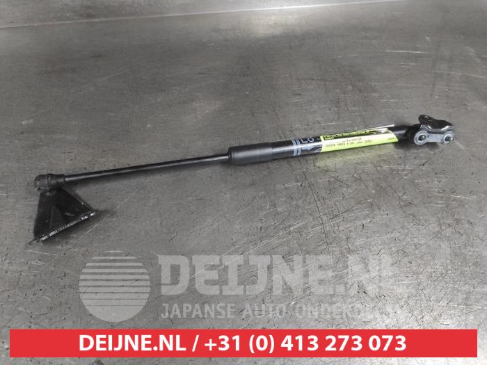 Toyota Yaris Gasdemper links-achter O669038