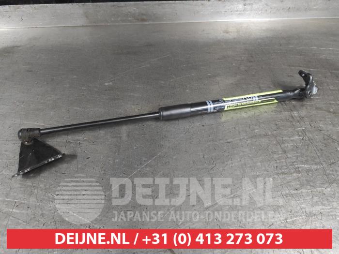 Toyota Yaris Gasdemper rechts-achter O669039